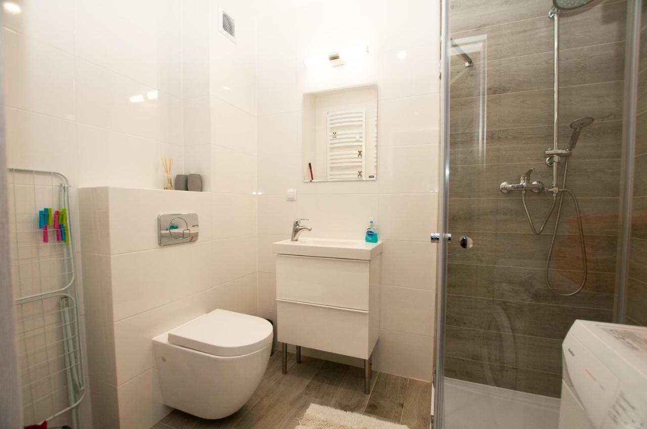 Apartament 28 *
